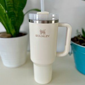 NEW Stanley H2.0 FlowState Tumbler - 40 oz (Cream)
